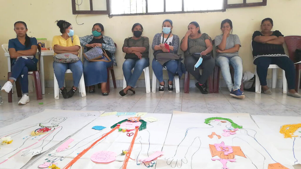 Mujeres guaranís de las zonas de Huacaya y Santa Rosa